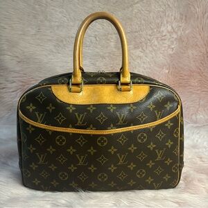 🟥 SOLD! Louis Vuitton Deauville Monogram